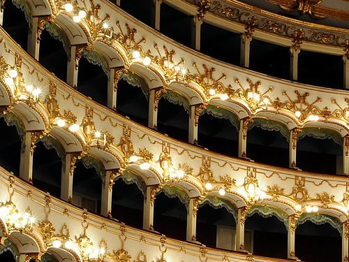 teatro municipale piacenza foto